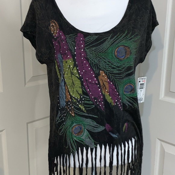 3/$10 🔆 Bongo Feather Print Top - Picture 2 of 7